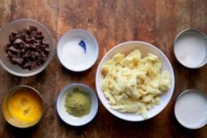 Wie man zu Hause englischen Schokoladenpudding kocht