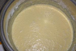 Ako urobiť rýchly koláč s kondenzovaným mliekom