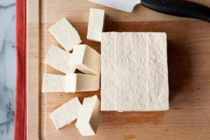 Жареный тофу с соевым соусом и кешью Тофу в панировке рецепт