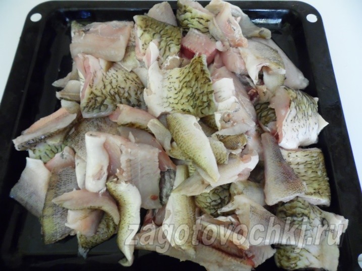 Домашна консервирана речна риба в бавна готварска печка