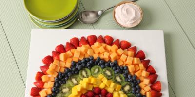 Ovocné jednohubky na špízi na sviatočnom stole - jednoduché recepty s fotografiami