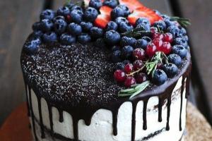 Ako zdobiť tortu s ovocím: Tipy a odporúčania na dekoráciu domáce pečenie