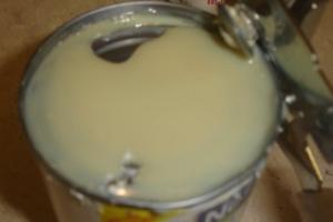 Lahodné pečivo s vareným kondenzovaným mliekom: funkcie varenia, recepty a recenzie