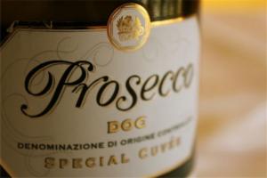 Prosecco a šampanské: ako sa líšia a ako piť tieto šumivé vína