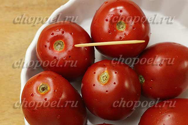 Varenie paradajok s cesnakom vo vnútri na zimu