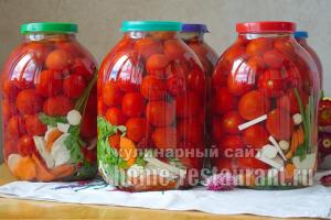 Nakladané paradajky na zimu v pohároch