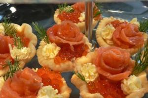 Вкусные тарталетки канапе с морепродуктами для праздничного фуршета: рецепты с фото
